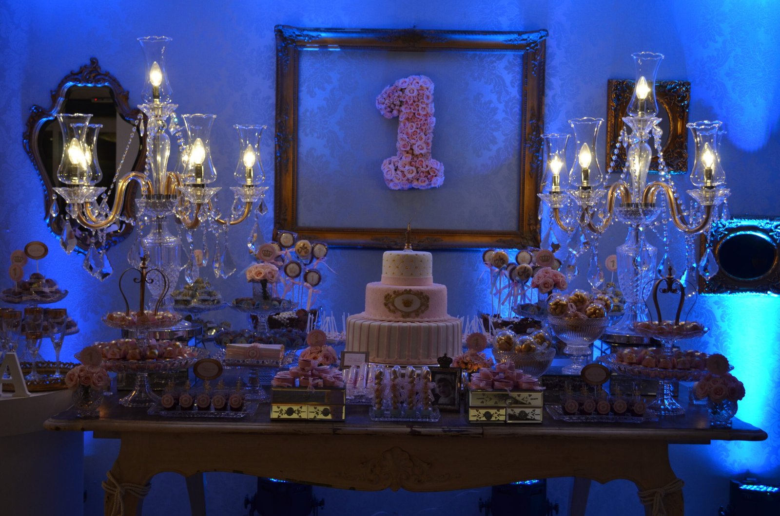 Decoração festa de 15 anos com tema sofisticado rosa azul e cristal em Santos SP